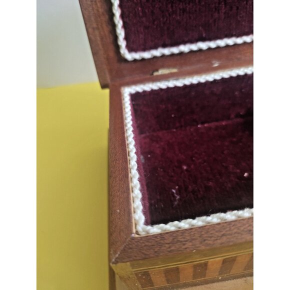 VINTAGE Wooden Decorative Box Inlaid jewelry box felt insert 6.5" x 4.75" - Picture 8 of 15